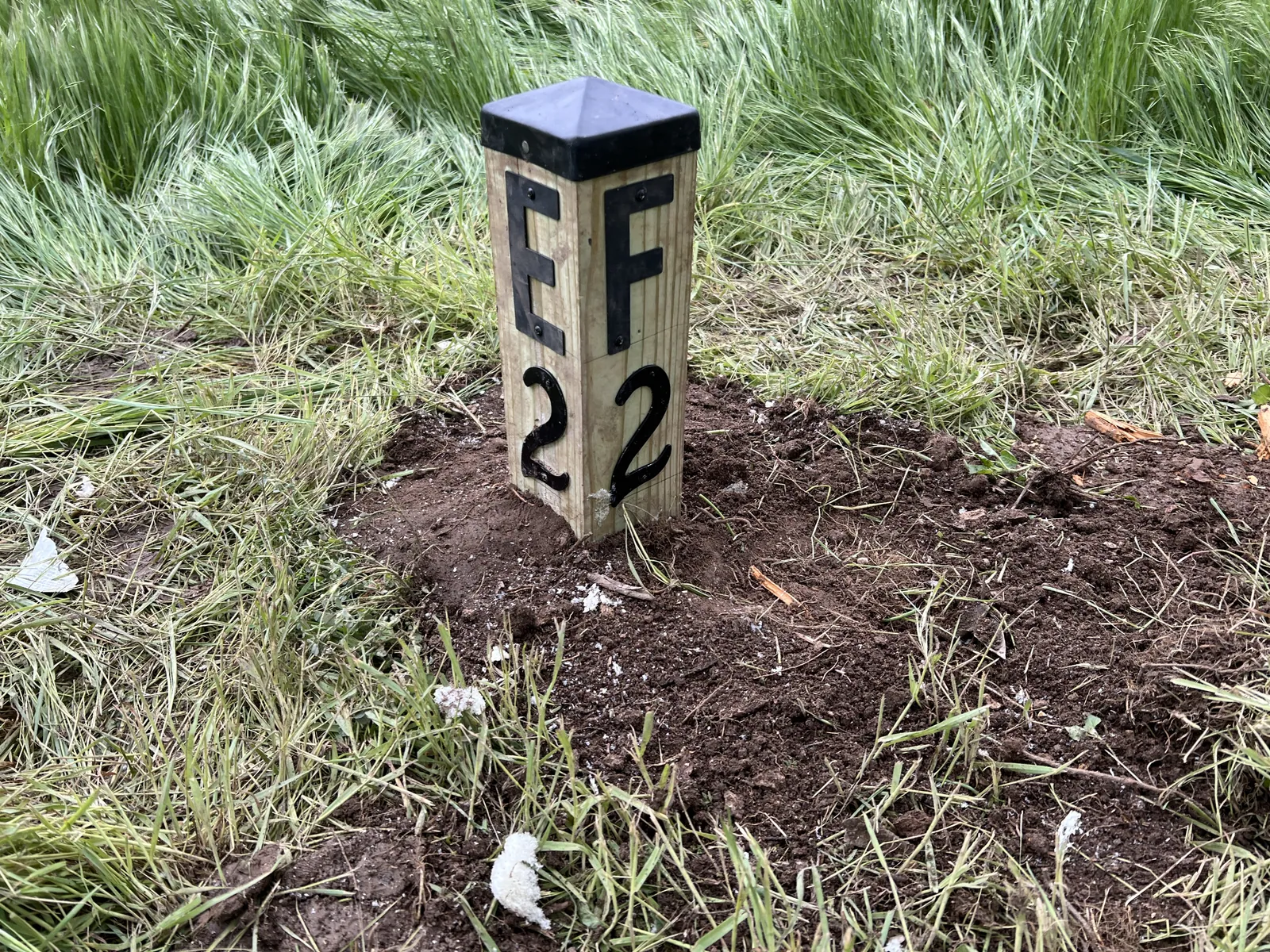 Installed marker post E2
